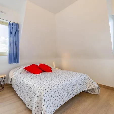 Apartment Marie Antoinette-4 By Interhome Deauville